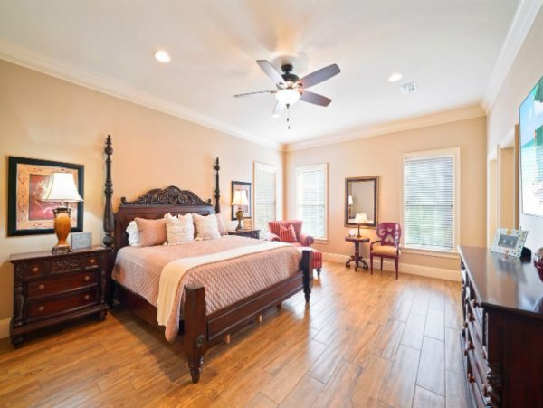Luxurious Coastal Retreat in Miramar Beach - 7-Bedroom Home Near Beach